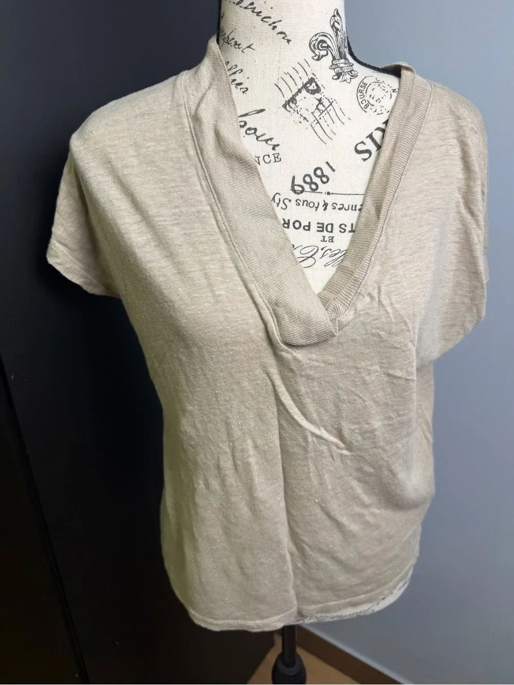 Zara LinenโV-neck top Size S
